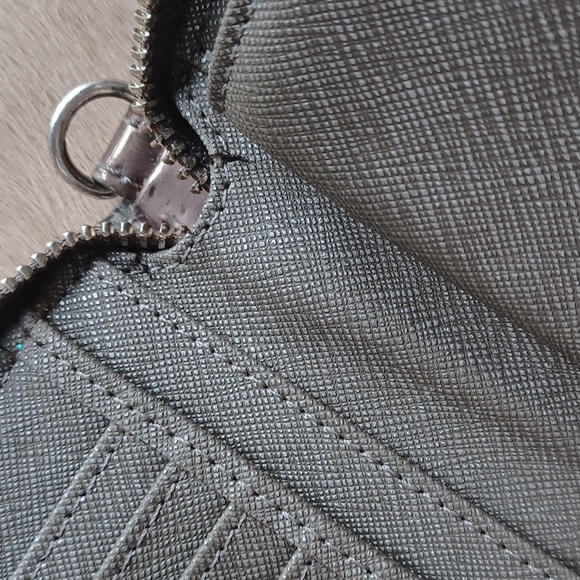 Michael Kors  wallet - Picture 16 of 16